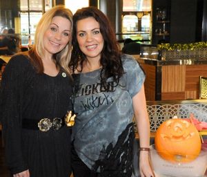 Louise Dearman (Glinda) & Rachel Tucker (Elphaba) Photo